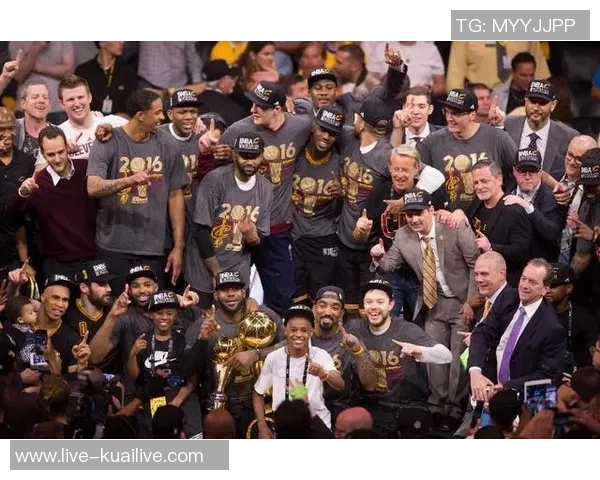 勇士队在总决赛中以3比0领先骑士队，历史性迈向冠军之路